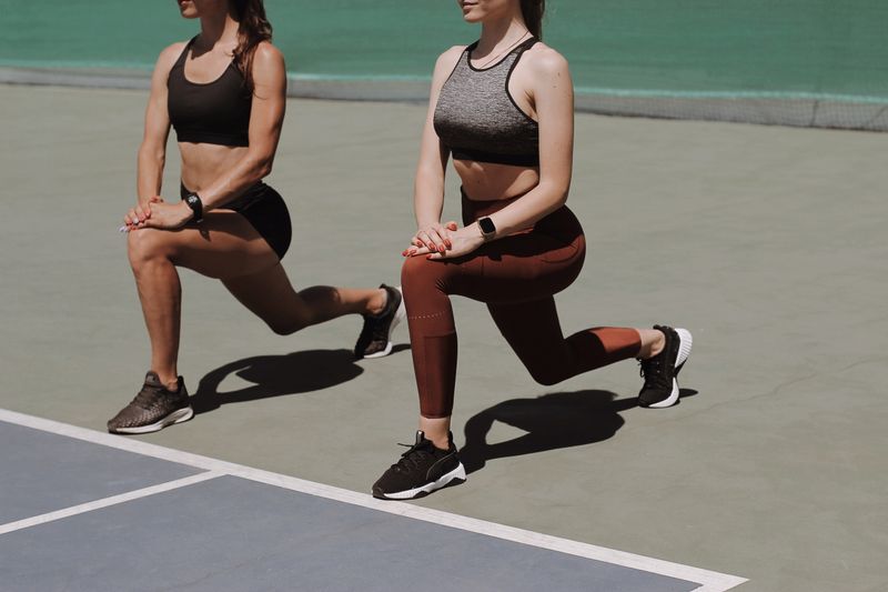 Affondi alternati per gambe e stabilità corporea